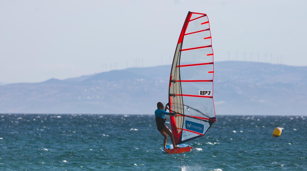 La práctica del wind-surf en Tarifa es un referente a nivel mundial durante todo el año, no solamente en verano.