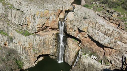 Un espectáculo paisajístico: la Cascada de la Cimbarra