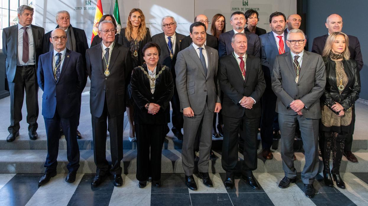 Juanma Moreno con los miembros del Consejo Consultivo