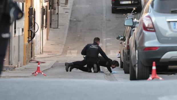 Una mujer herida grave por un disparo en Granada