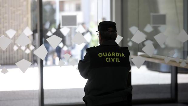 Condenadas con multas las dos madres que se pelearon en un colegio de Córdoba por unas fotos en Facebook