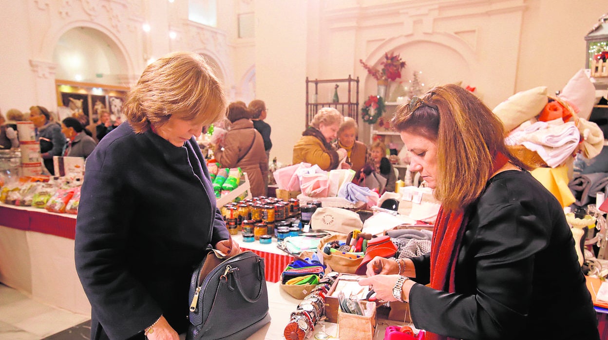 Baratillo navideño de Adevida , una de las fuentes de financiación de la entidad