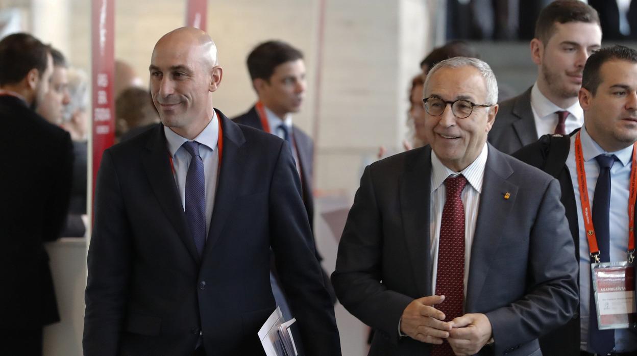 El presidente de la FEF, Luis Rubiales, junto a Alejandro Blanco