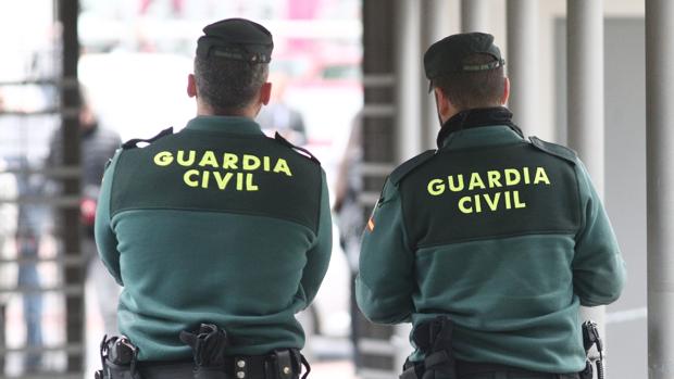 Amenazan por error a un hombre con una pistola en Almería para robarle marihuana que no tenía