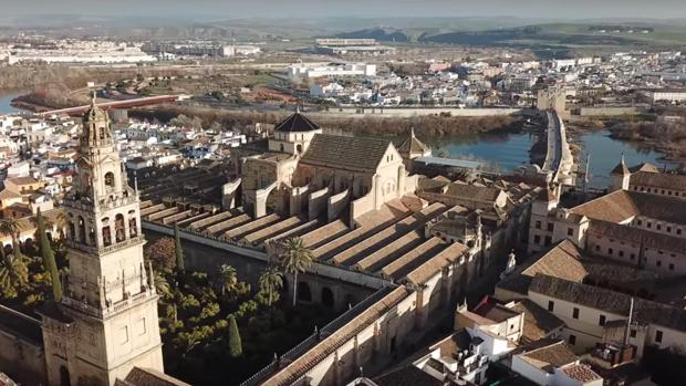 La Mezquita-Catedral de Córdoba, en un vuelo a vista de pájaro