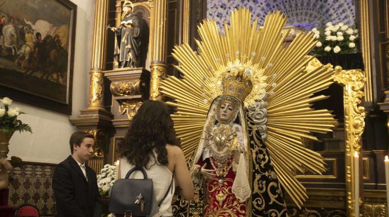 Besamanos a la Virgen de los Dolores