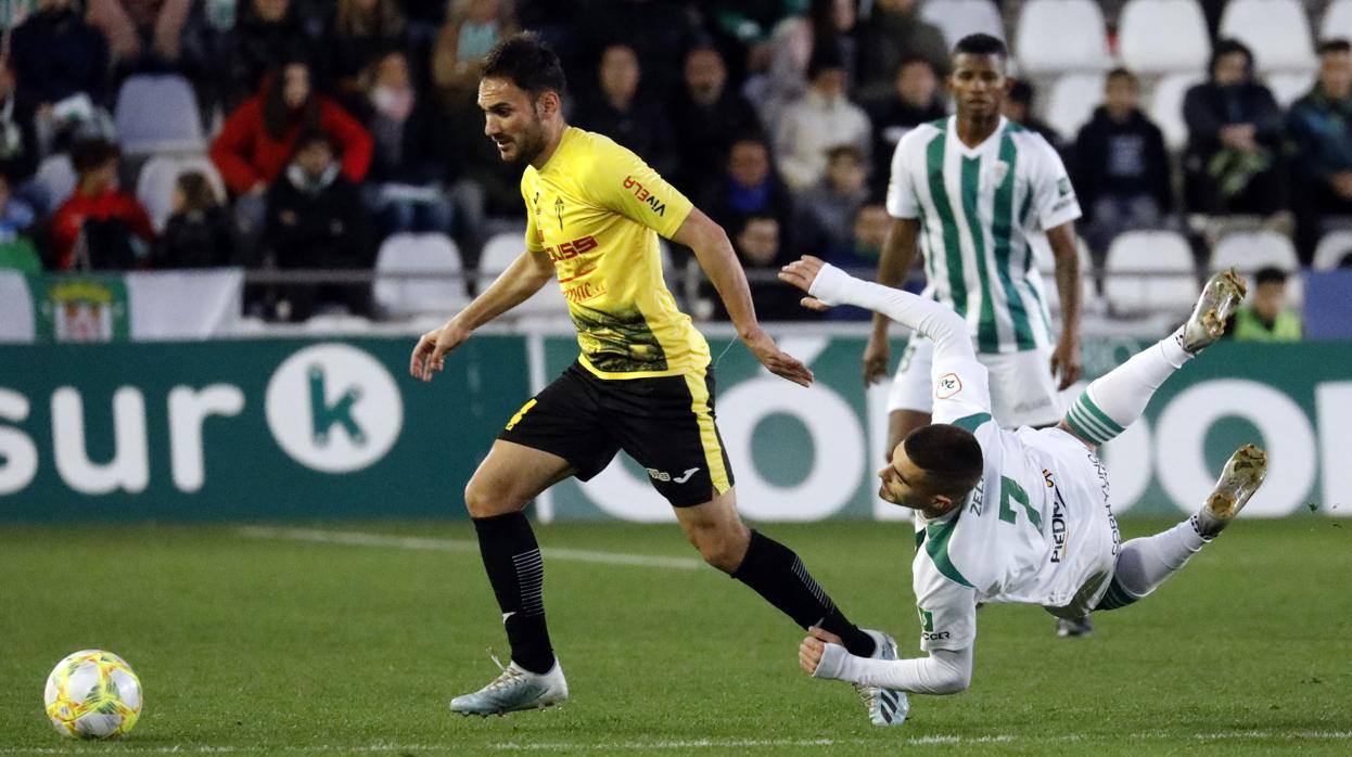 Zelu vuela en una acción del partido del domingo ante el Villarrubia