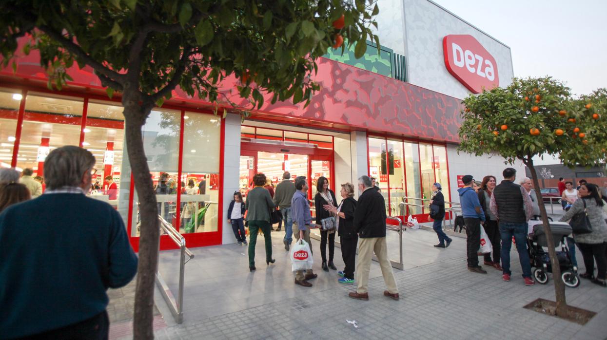 Uno de los supermercados Deza de Córdoba