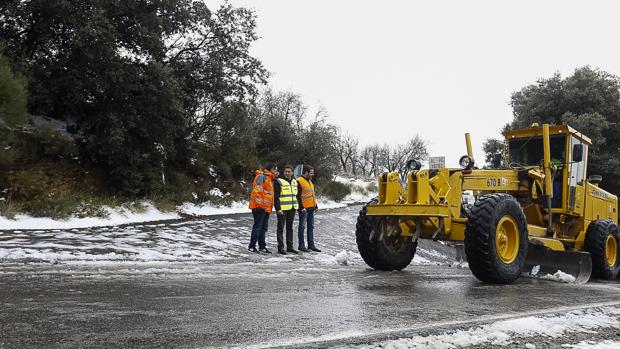 La borrasca «Gloria» tiñe de blanco el interior de Almería