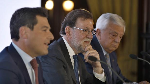 Rajoy presenta en Sevilla su libro «Una España mejor», de «convicciones», no de «chismes ni maldades»