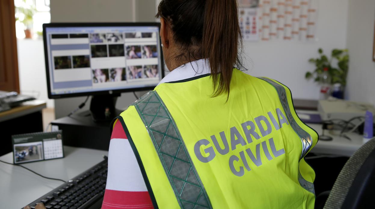 Una agente de la Guardia Civil en una imagen de archivo