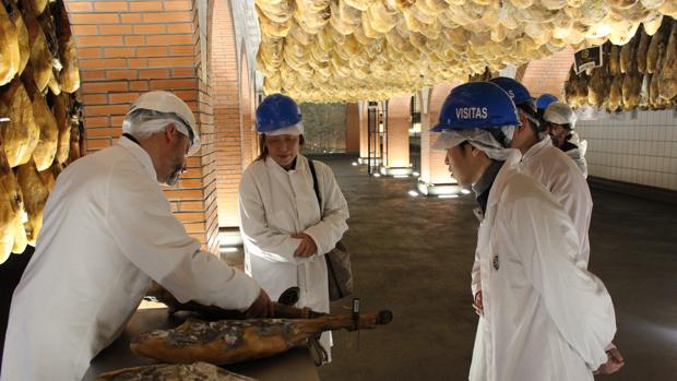 De Japón a Huelva para aprender a cortar jamón ibérico