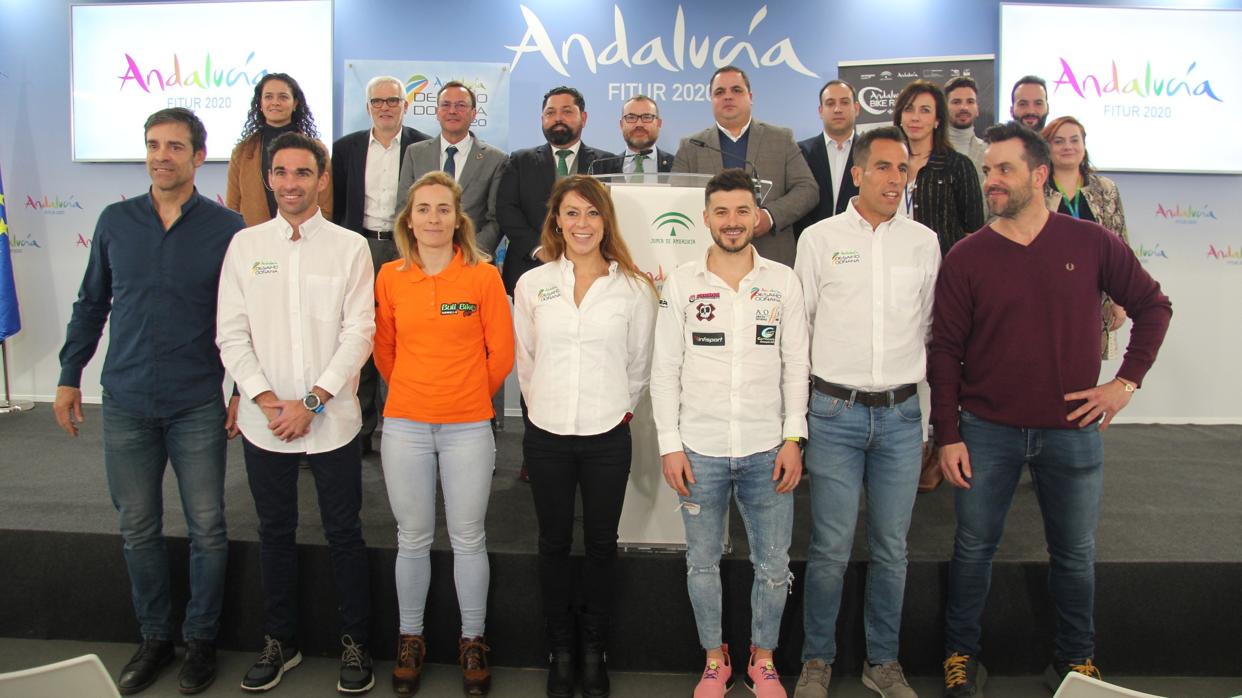 Autoridades y deportistas, este jueves, en la presentación de la Andalucía Bike Race 2020