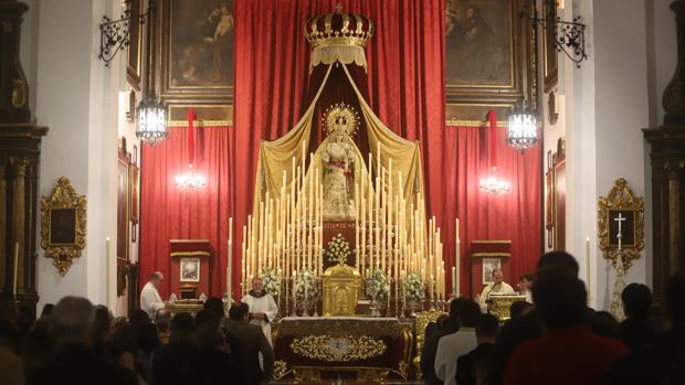 La Virgen de la Paz y Esperanza de Córdoba, en un altar de cera y música camino de su coronación