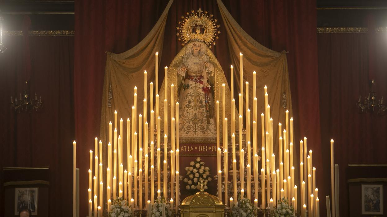 María Santísima de la Paz y Esperanza, en el altar de su triduo en 2020