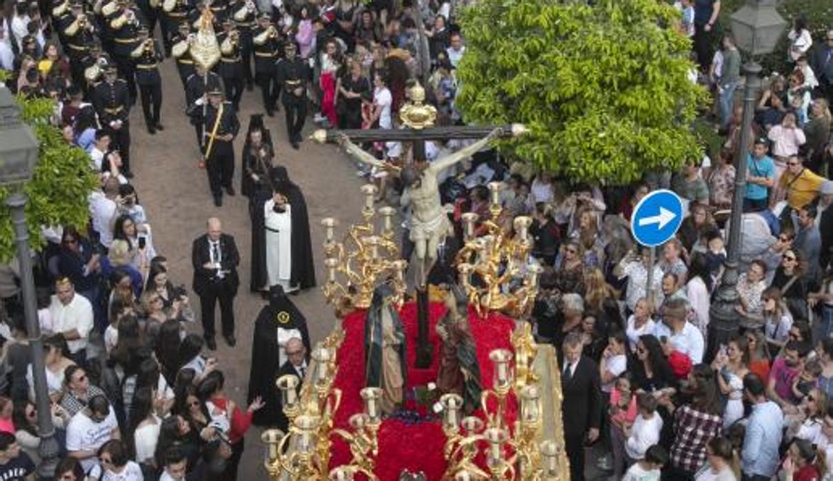 El Cristo del Amor, acompañado por la Salud de Córdoba