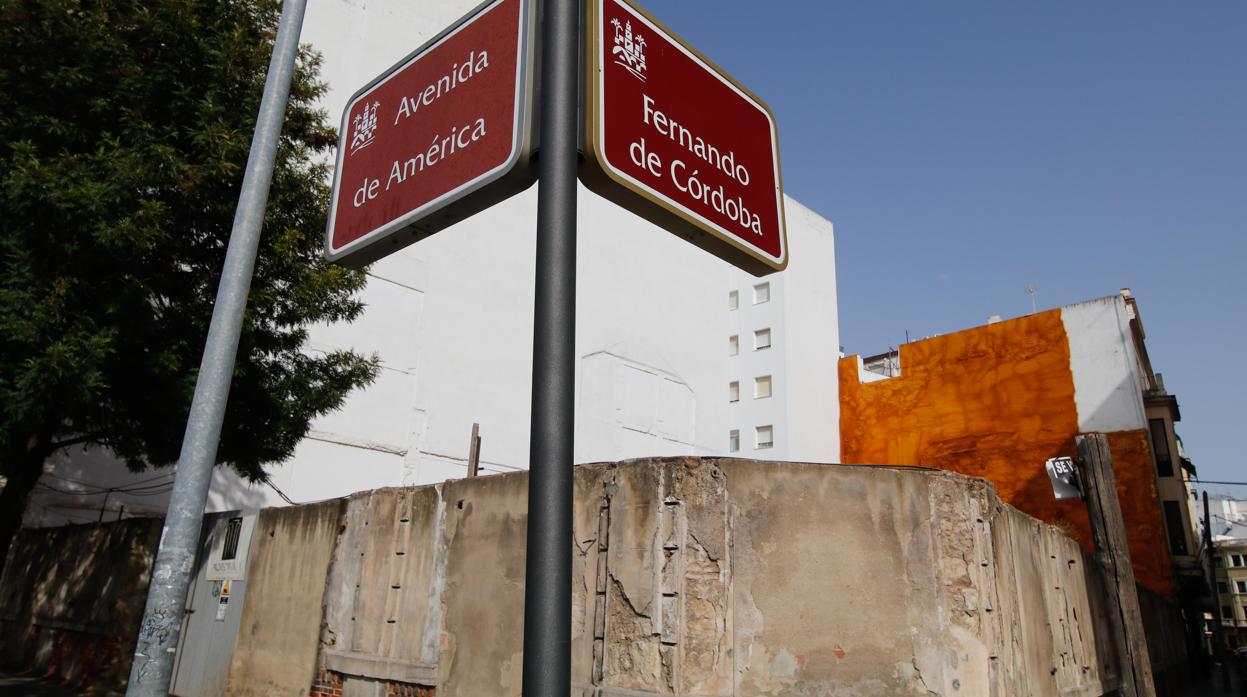 Imagen de la confluencia de Avenida de América con Fernando de Córdoba donde se levantará un cuatro estrellas