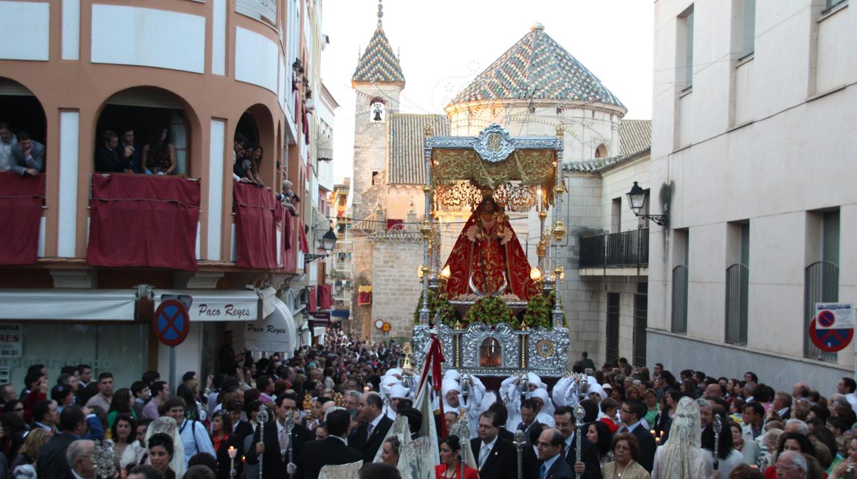 La Virgen de Araceli, durante su procesión por las calles de Lucena