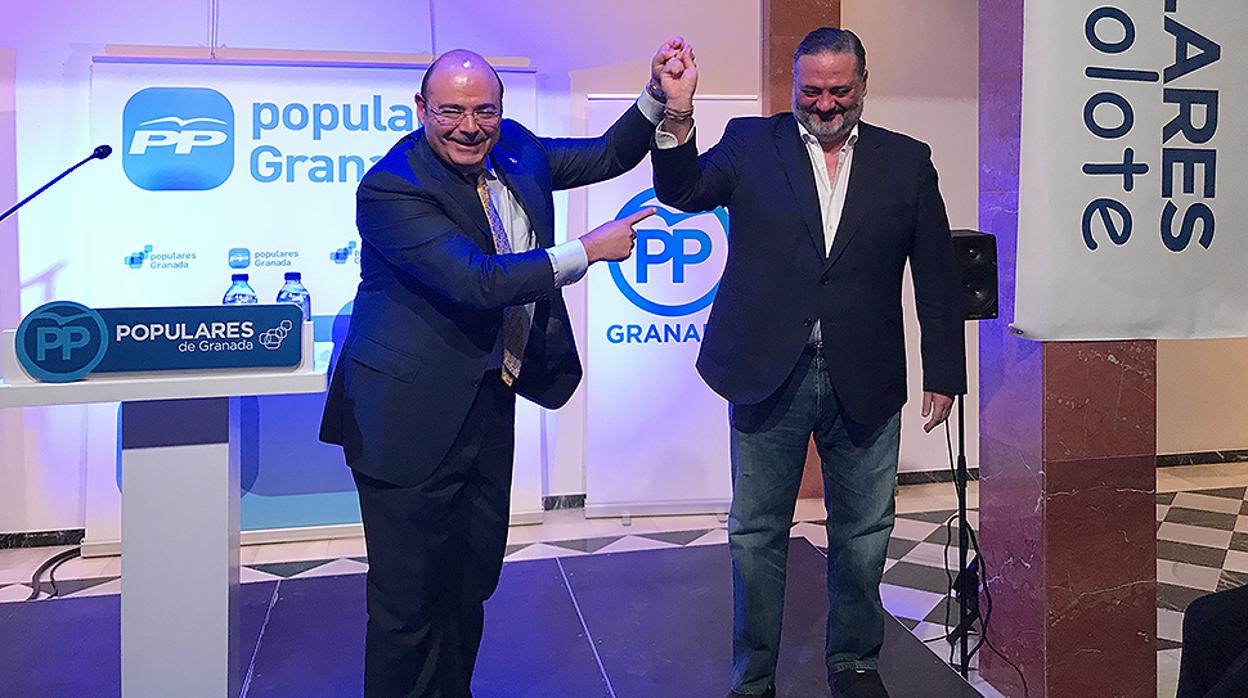 El expresidente del PP de Granada, Sebastián Pérez, junto a su sucesor, Pablo García, en una imagen de archivo.