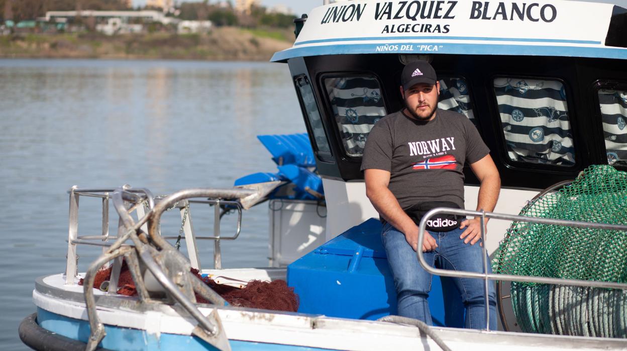 EL marinero José Joaquín Vázquez, en su barco