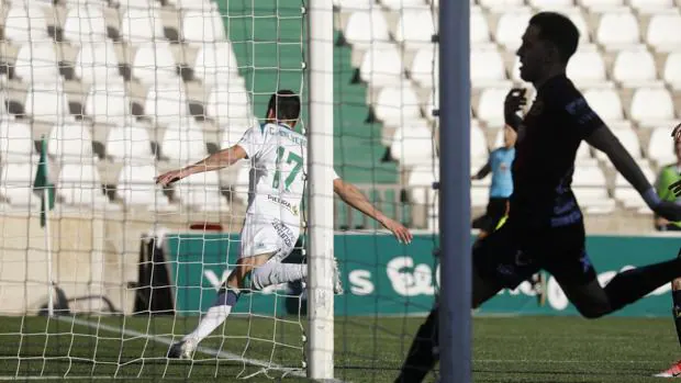 Valverde conduce a la victoria (2-1) del Córdoba CF sobre el Yeclano