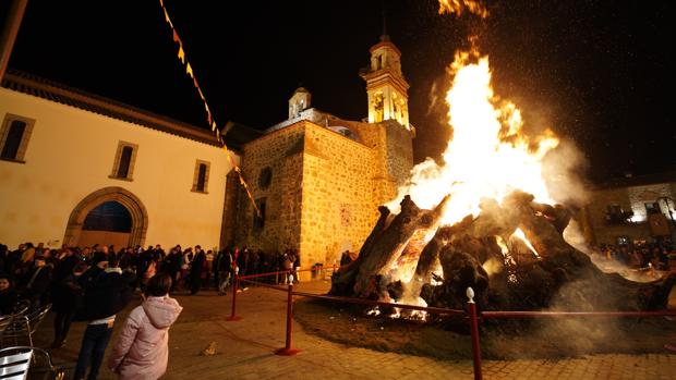 La fiesta de la candelaria de Dos Torres deslumbra a los visitantes