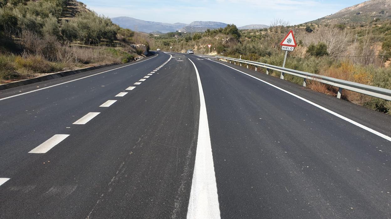 Firme reparado en la carretera A-339