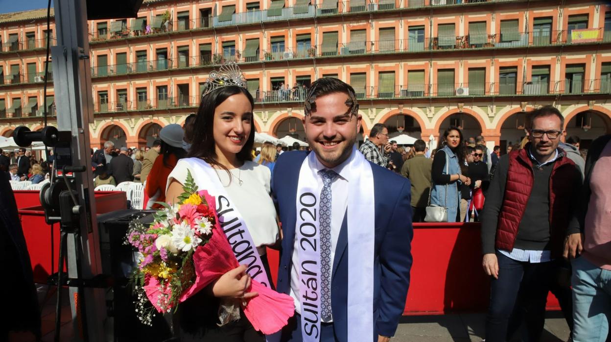 El sultán y la sultana del carnaval posan para la prensa