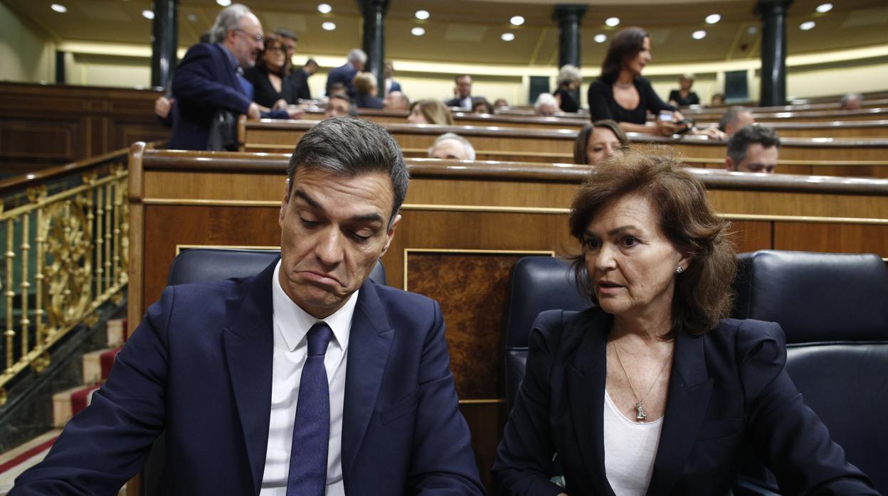 Pedro Sánchez y Carmen Calvo, en el congreso de los Diputados