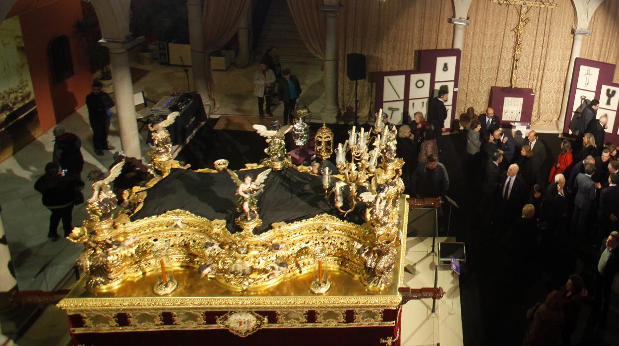 El paso del Gran Poder, con los candelabros que ahora están en Aguilar de la Frontera