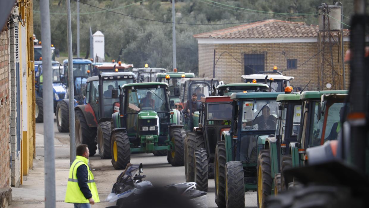 Tractorada realizada en Adamuz que tendrá su continuidad hoy en la A-45