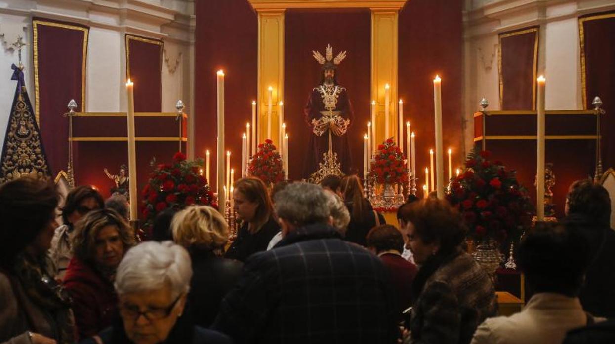 Nuestro Padre Jesús Rescatado expuesto en besapiés