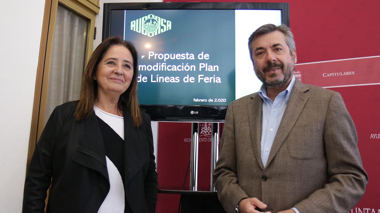 La gerente y el presidente de Aucorsa, hoy en la presentacion de los cambios en el servicio de Feria