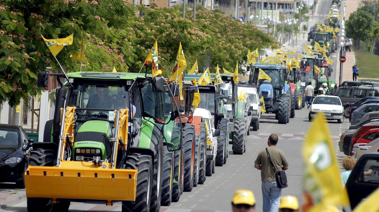Tractores que formaron la protesta agrícola de Jaén