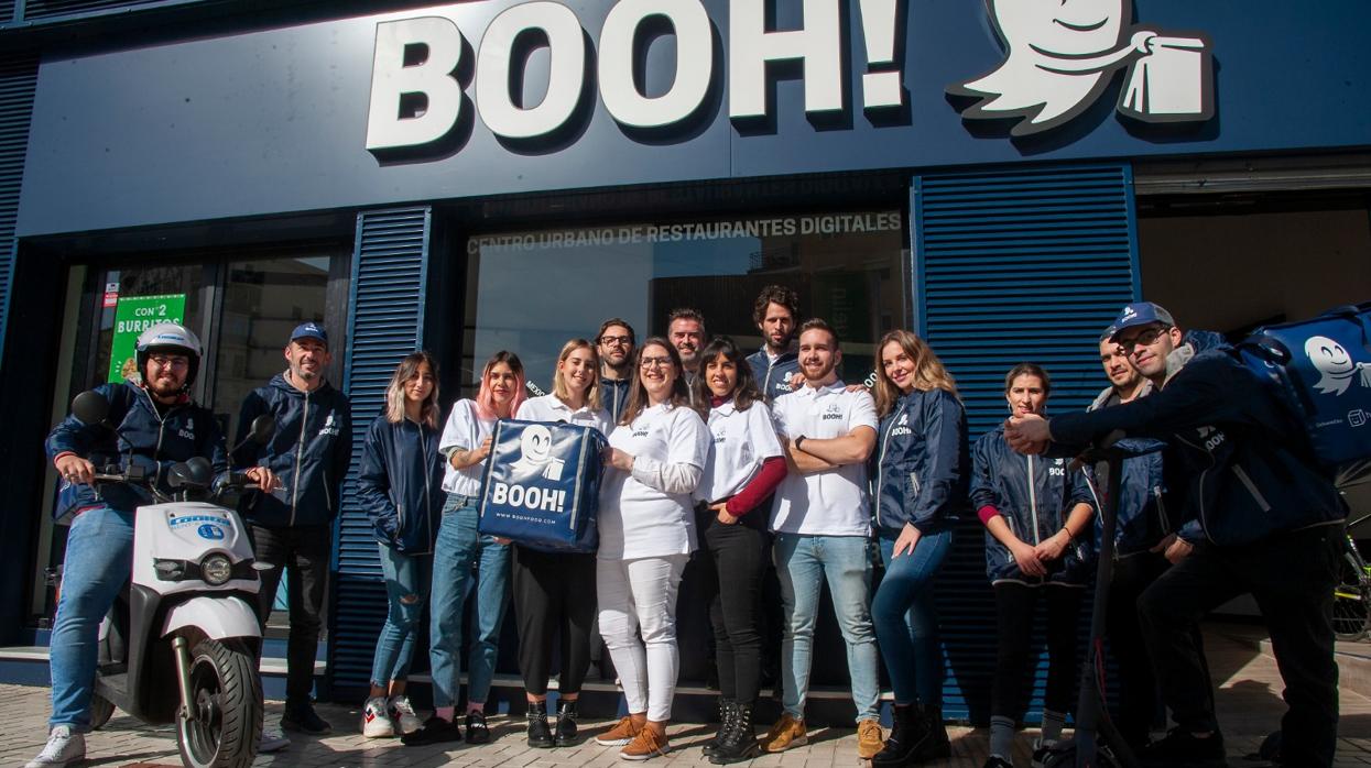 Personal de «Booh!» en su sede de Málaga