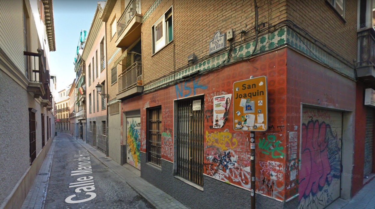 Calle Mano de Hierro, en Granada, donde tuvieron lugar los hechos.