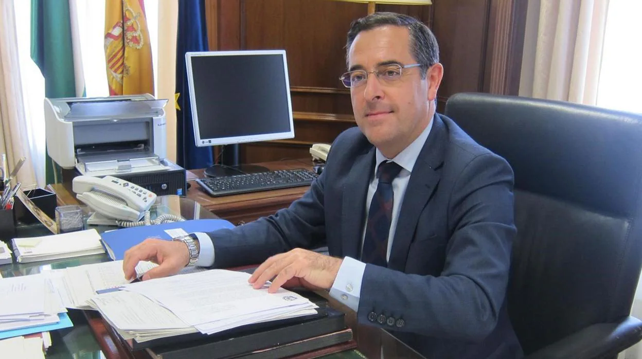 El secretario general de Interior, Miguel Briones, en su despacho