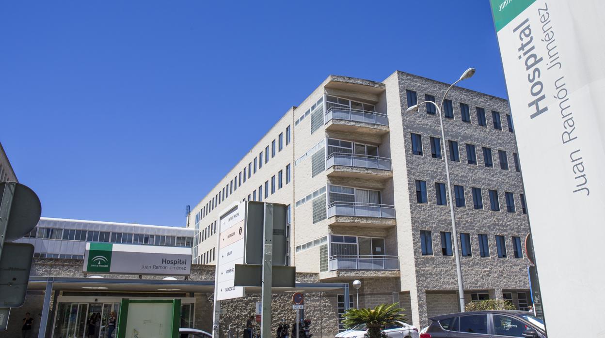 Acceso principal al Hospital Juan Rramón Jiménez de Huelva