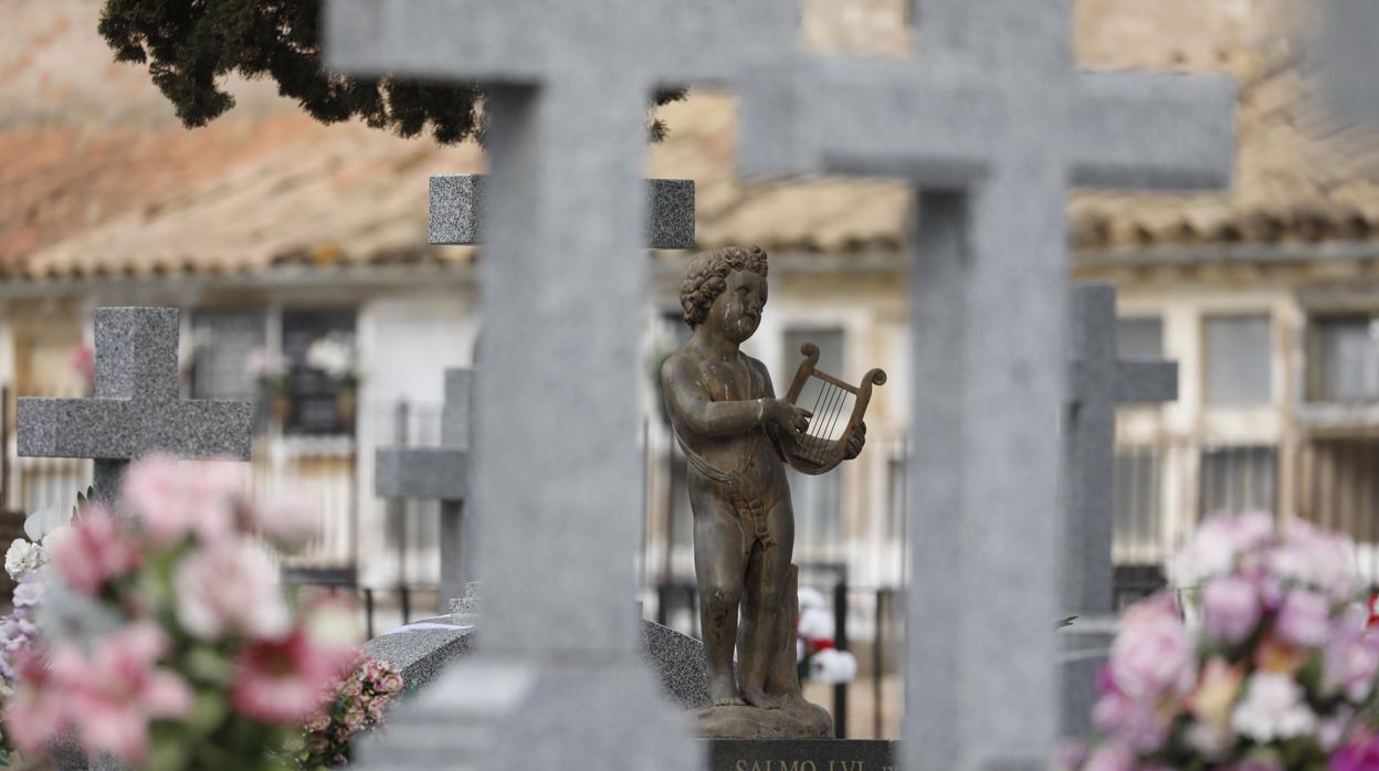 Tumbas en el cementerio de Nuestra Señora de la Salud de Córdoba