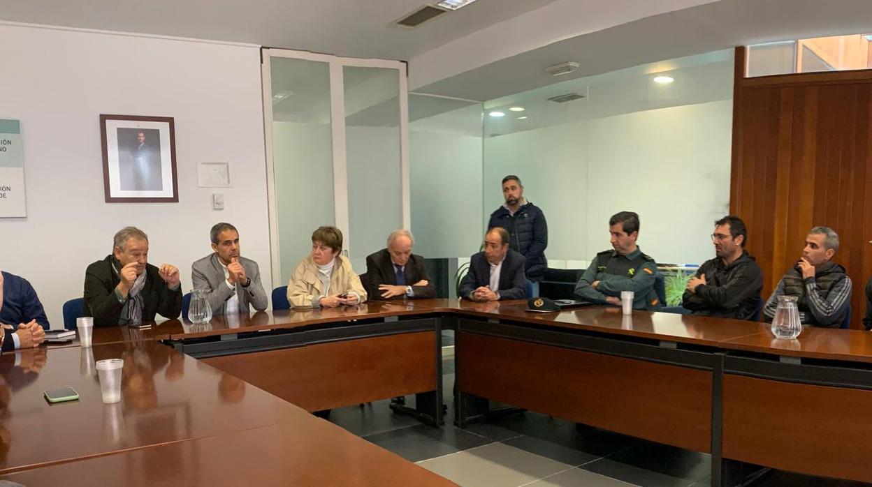 Pedro Maza toma la palabra ante el gabinete de crisis del Rua Mar celebrado hace semanas