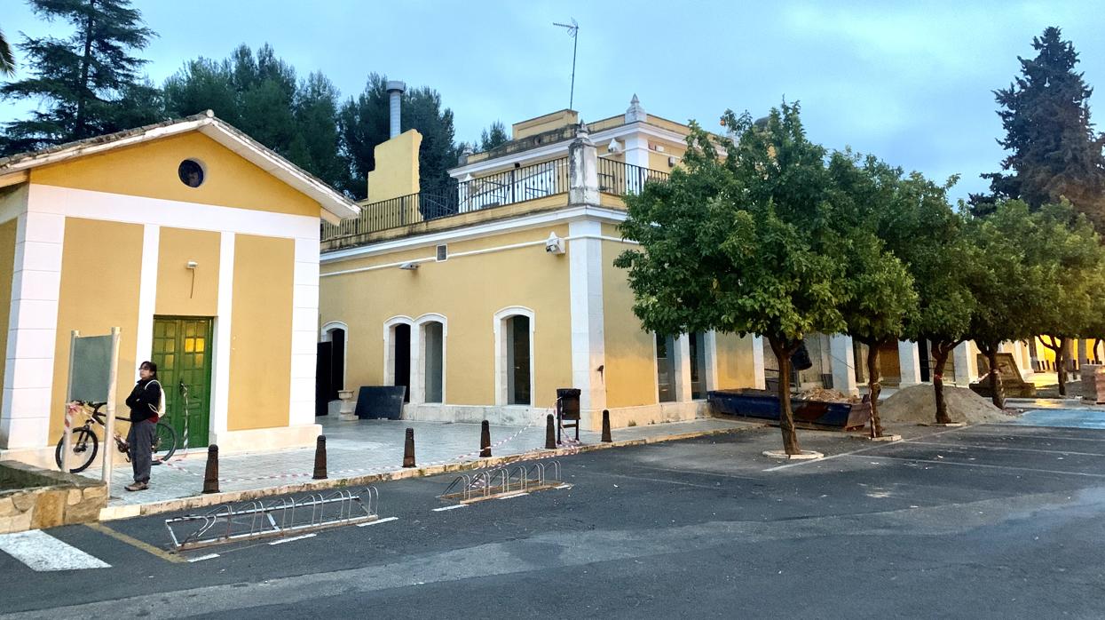 Obras del albergue de Cabra en la antigua estación del ferrocarril