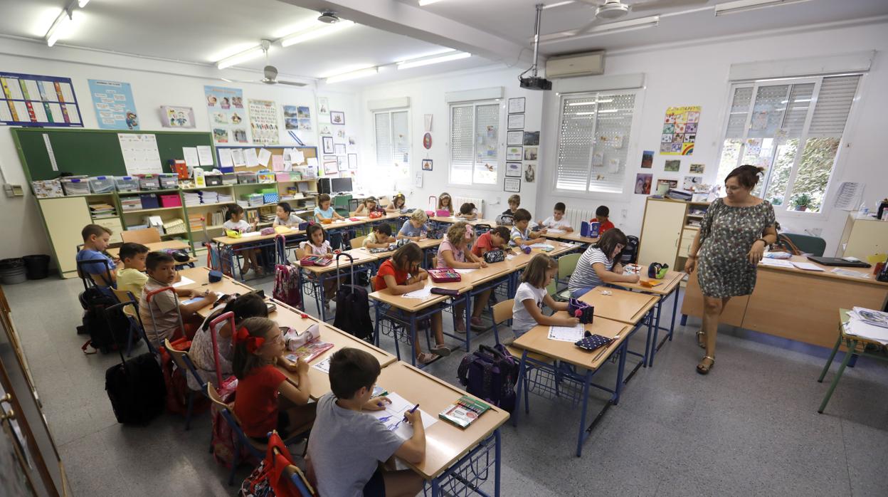 Alumnos en el aula de un colegio de Córdoba