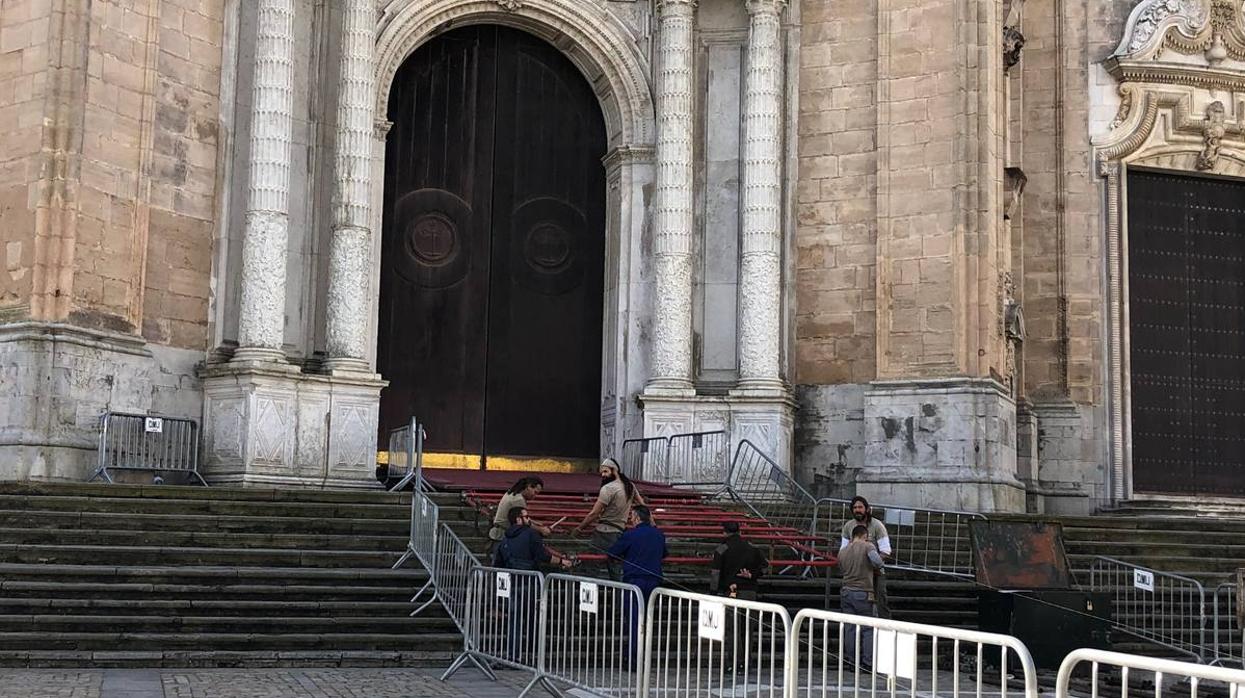 Comienza la instalación de la rampa de Catedral