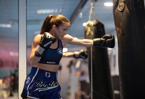 Cristina Morales, en el gimnasio donde se entrena en Sevilla