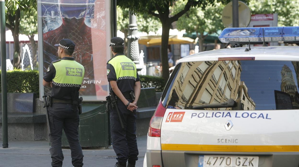 Dos agentes de Policía Local en Córdoba