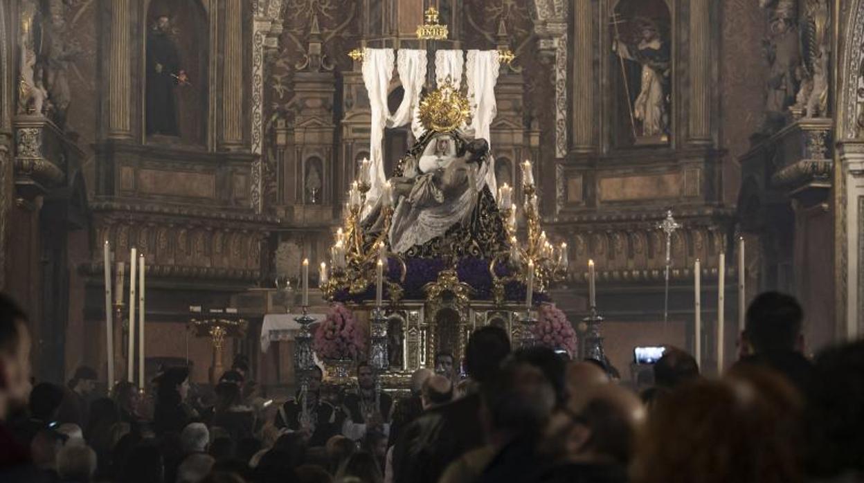 Las Angustias, entronizada en San Agustín el pasado Jueves Santo