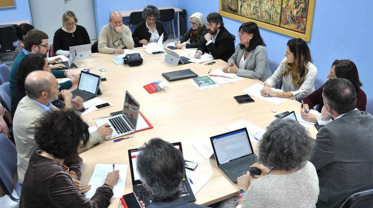 Miembros del Comité de Seguimiento del Coronavirus durante una reunión