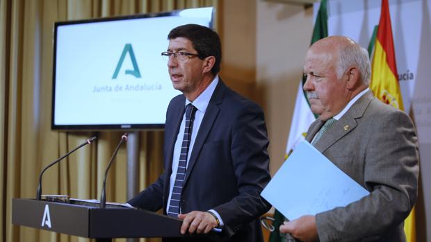 El Gobierno andaluz contratará hasta 4.000 sanitarios y cierra los hogares del pensionista