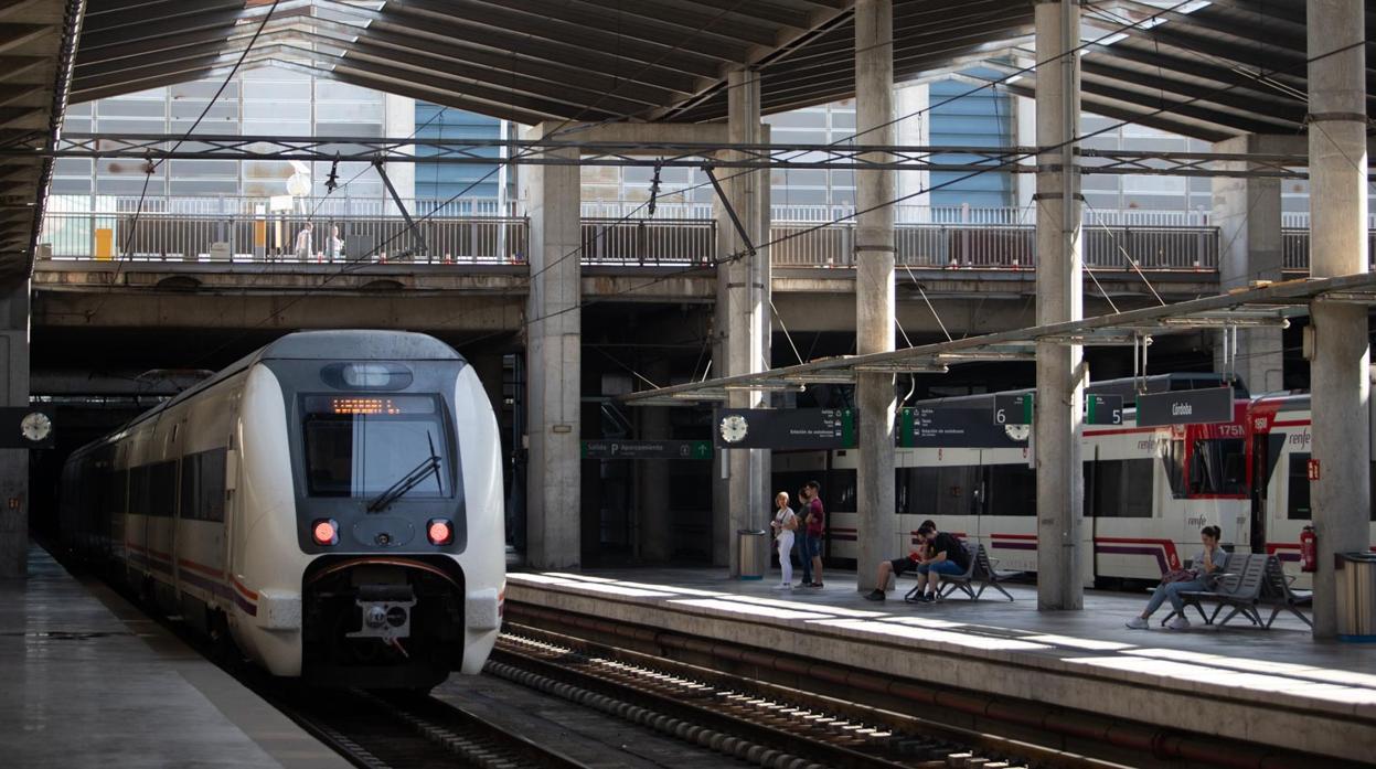 Andén de la estación de tren de Córdoba