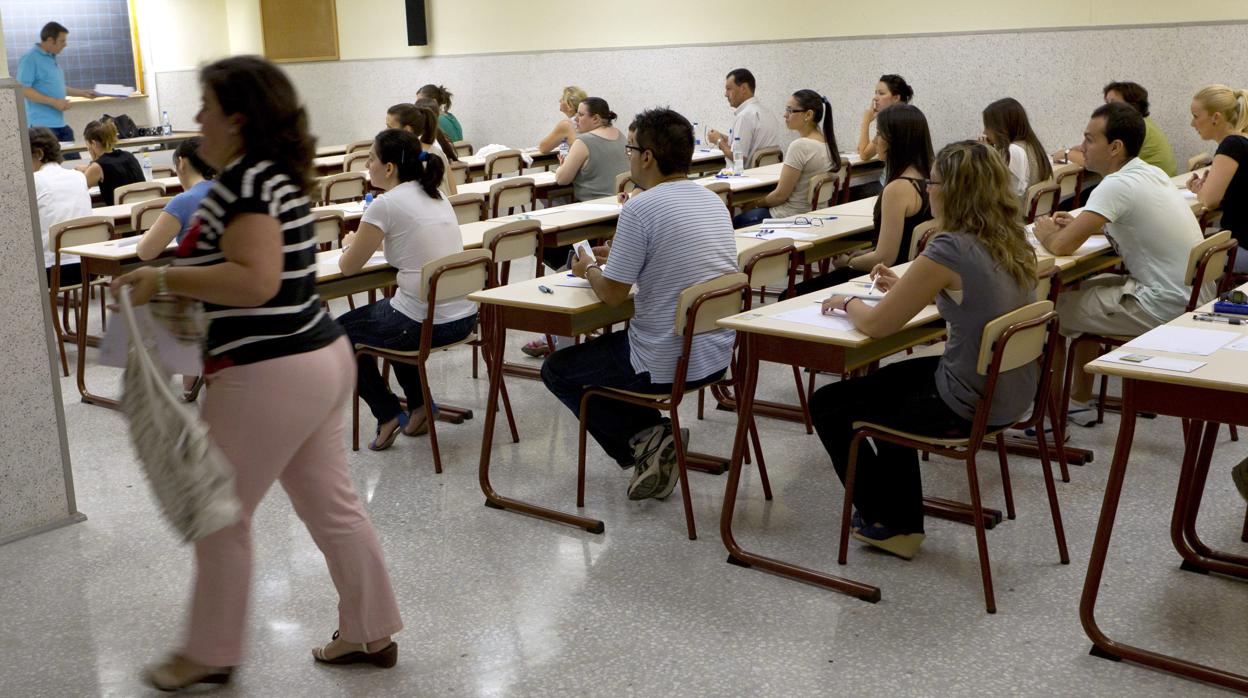 Una de las aulas de la Escuela de Ingenieros en Sevilla en unas oposiciones